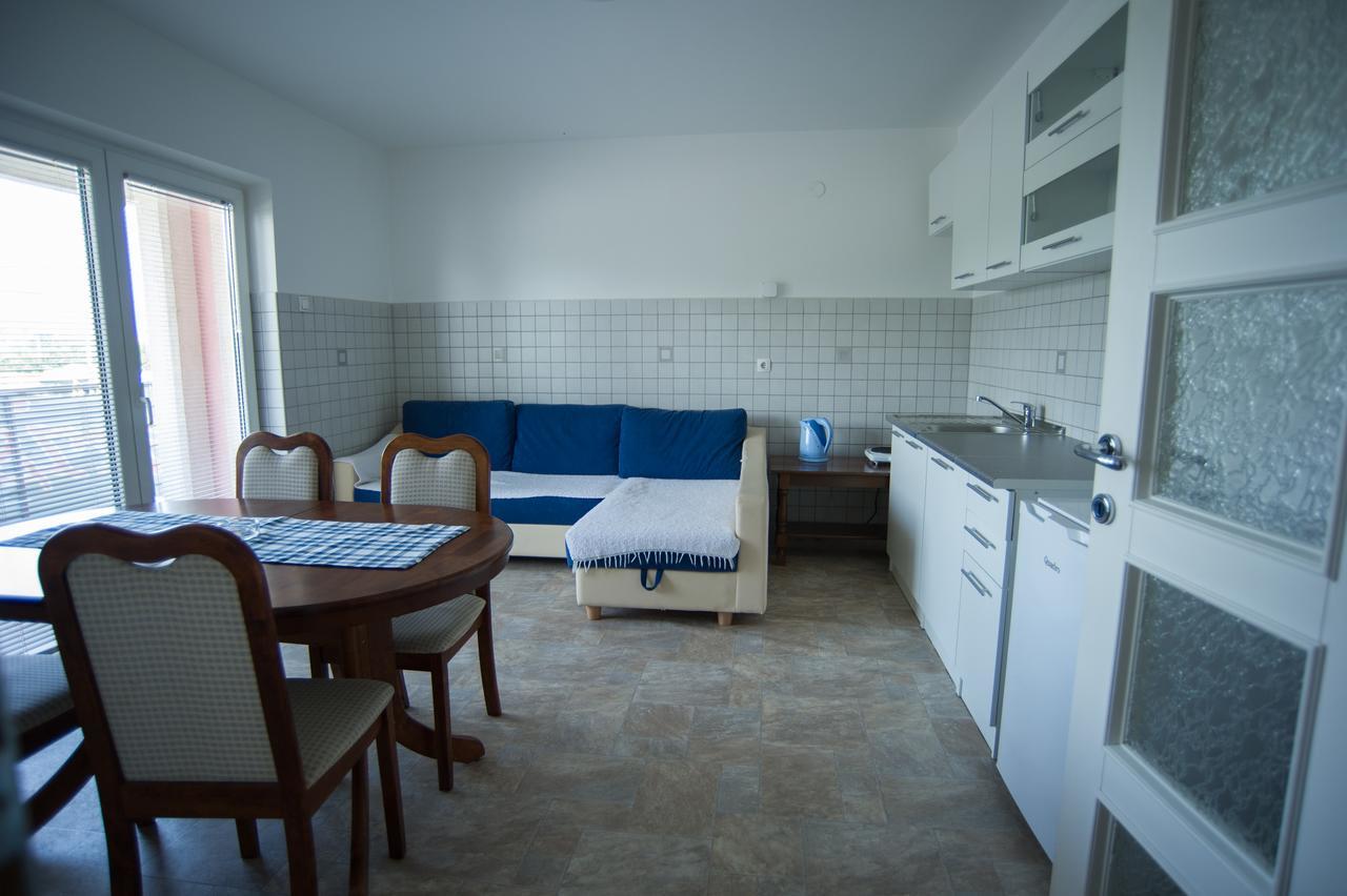 Hostel Larisa Banja Luka Exterior photo